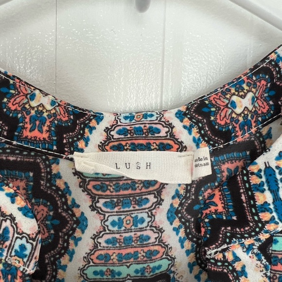 Blouse for summer size large - Picture 3 of 5